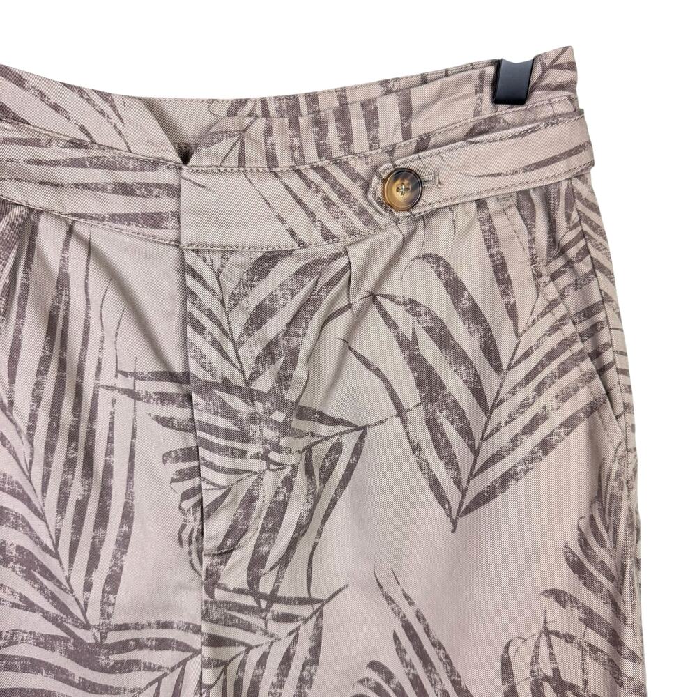 White House Black Market NWT WHBM Taupe Terrain Morel Palm Leaf Tropical Shorts - Picture 5 of 10